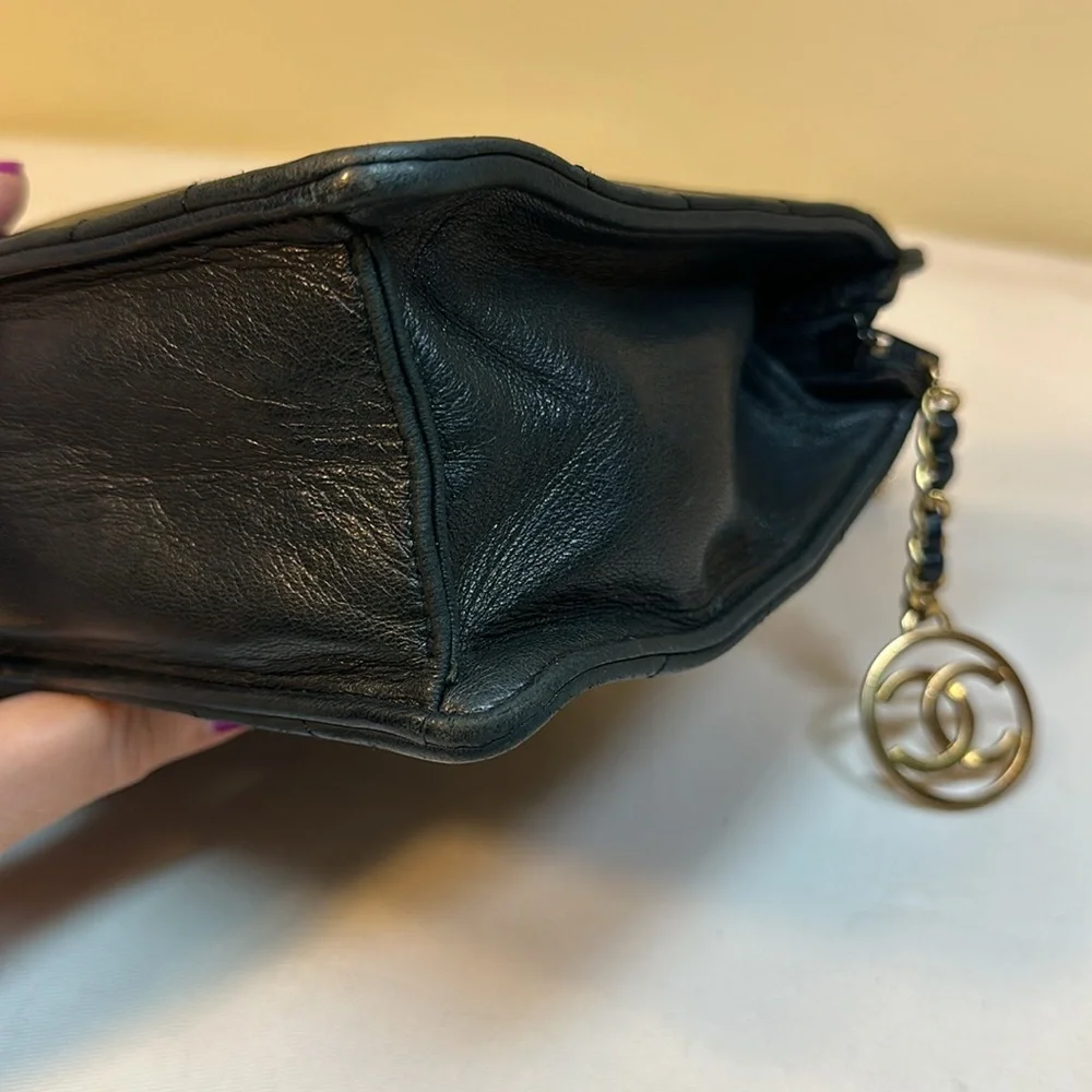 CHANEL Chevron Lambskin V Stitch Black 24K Goldplated Hardware, Serial 1 1989-91